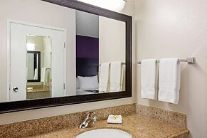 La Quinta Inn & Suites by Wyndham Miami Airport East