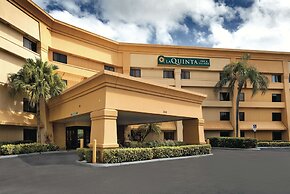 La Quinta Inn & Suites by Wyndham Miami Airport East