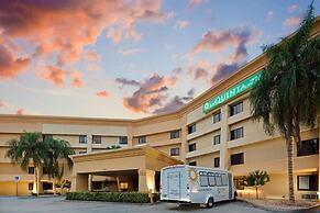 La Quinta Inn & Suites by Wyndham Miami Airport East
