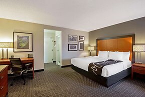 La Quinta Inn & Suites by Wyndham Harrisburg Airport Hershey