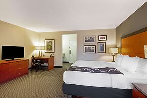 La Quinta Inn & Suites by Wyndham Harrisburg Airport Hershey