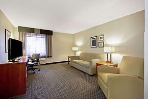 La Quinta Inn & Suites by Wyndham Harrisburg Airport Hershey