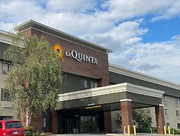 La Quinta Inn & Suites by Wyndham Harrisburg Airport Hershey