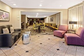 La Quinta Inn & Suites by Wyndham Harrisburg Airport Hershey