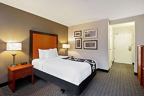 La Quinta Inn & Suites by Wyndham Harrisburg Airport Hershey