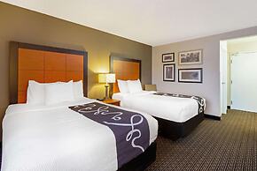 La Quinta Inn & Suites by Wyndham Harrisburg Airport Hershey