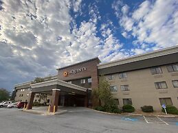 La Quinta Inn & Suites by Wyndham Harrisburg Airport Hershey