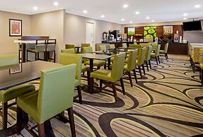 La Quinta Inn & Suites by Wyndham Harrisburg Airport Hershey