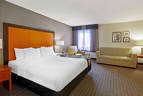 La Quinta Inn & Suites by Wyndham Harrisburg Airport Hershey