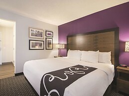 La Quinta Inn & Suites by Wyndham Hartford - Bradley Airport