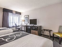 La Quinta Inn & Suites by Wyndham Hartford - Bradley Airport