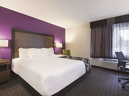 La Quinta Inn & Suites by Wyndham Hartford - Bradley Airport
