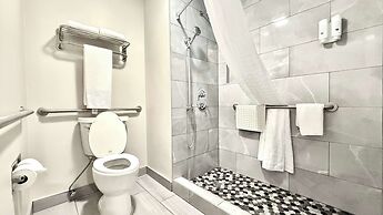 Quality Inn & Suites Los Angeles Airport - LAX