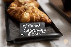 Hotel Saint Clair- Magnificent Mile