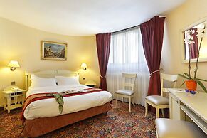 Hotel The Originals Paris Paix République