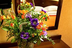 Hotel The Originals Paris Paix République