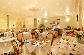 Hotel The Originals Paris Paix République