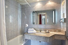 Hotel The Originals Paris Paix République