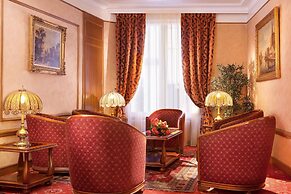 Hotel The Originals Paris Paix République