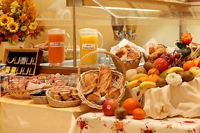 Hotel The Originals Paris Paix République