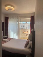 Brit Hotel Bleu Nuit