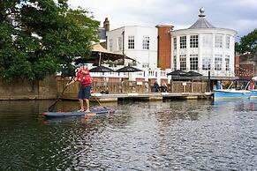 The Mitre, Hampton Court