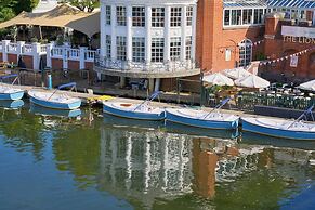 The Mitre, Hampton Court