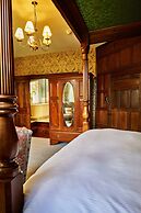 Ockenden Manor Hotel & Spa
