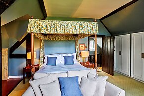 Ockenden Manor Hotel & Spa