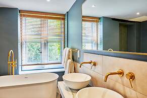 Ockenden Manor Hotel & Spa