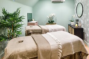 voco Lythe Hill Hotel & Spa by IHG