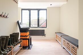 voco Lythe Hill Hotel & Spa by IHG
