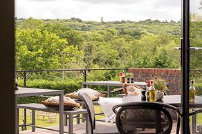 voco Lythe Hill Hotel & Spa by IHG