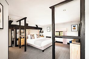 voco Lythe Hill Hotel & Spa by IHG