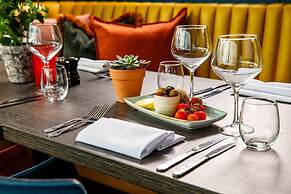 voco Lythe Hill Hotel & Spa by IHG