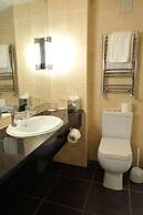 Best Western Plus Grim's Dyke Hotel