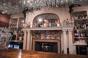 Best Western Plus Grim's Dyke Hotel