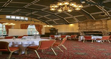 Best Western Plus Grim's Dyke Hotel