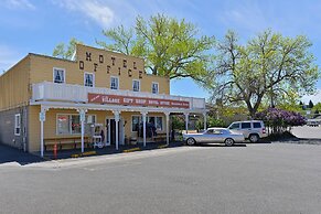 Buffalo Bill Village Cabins