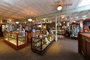 Buffalo Bill Village Cabins