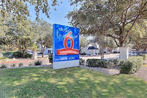 Studio 6 Austin, TX - Midtown