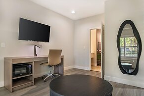 University Park Inn & Suites, an Ascend Collection Hotel