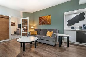 University Park Inn & Suites, an Ascend Collection Hotel