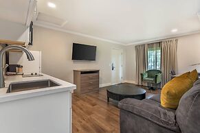 University Park Inn & Suites, an Ascend Collection Hotel