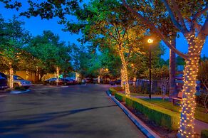 University Park Inn & Suites