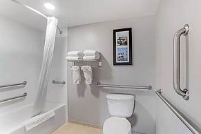 Comfort Suites near Birkdale Village- Huntersville