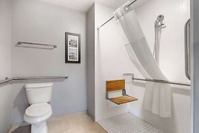 Comfort Suites near Birkdale Village- Huntersville