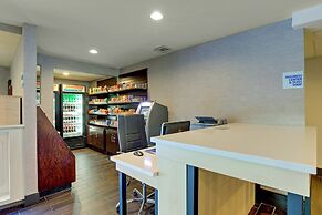 Holiday Inn Express W-I40/Whitebridge Road by IHG