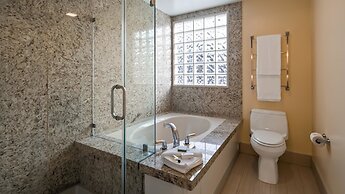 Best Western Plus Palm Court Hotel