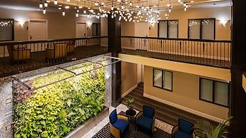 Best Western Plus Palm Court Hotel